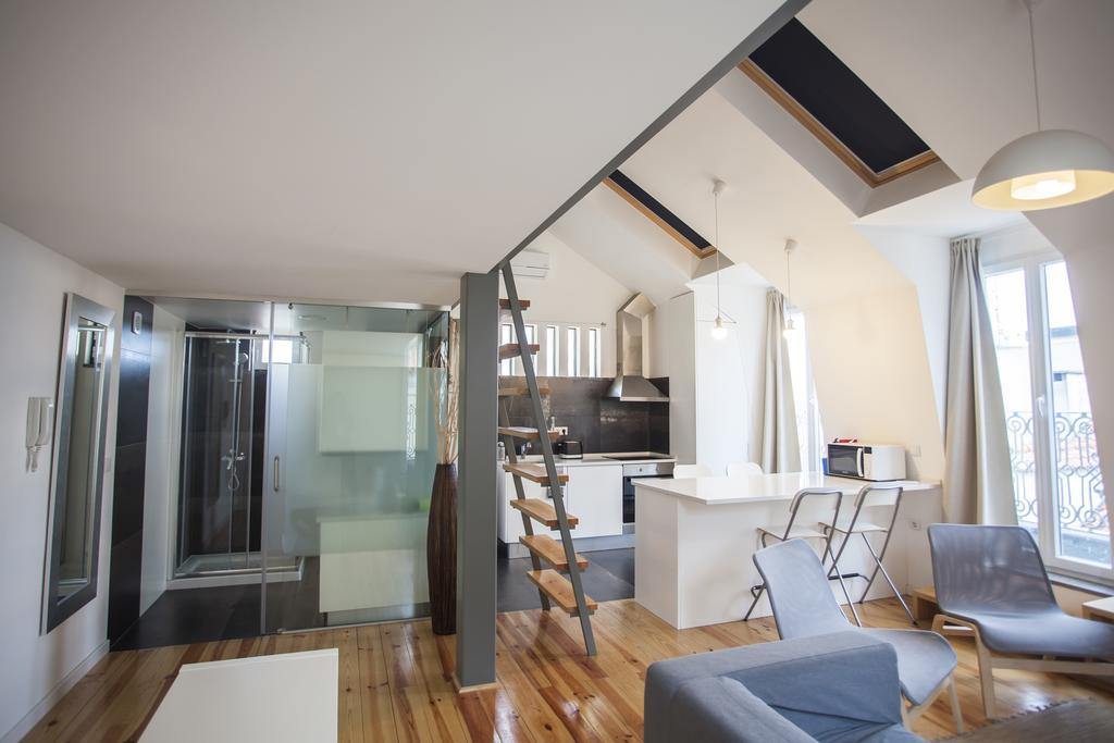 Mezzanine With A View In Bairro Alto Lejlighed